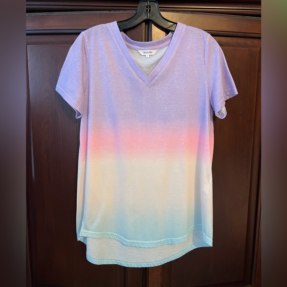 EUC- Beautiful pastel ombré shirt - Amaryllis size S